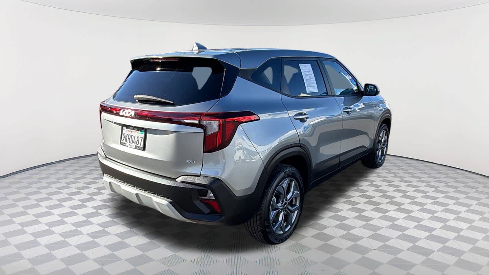 Used 2024 Kia Seltos LX AWD/4WD image 5
