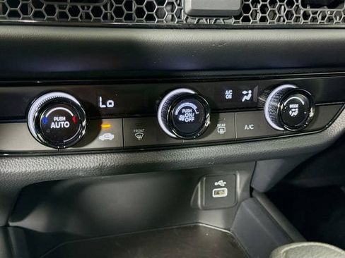 Used 2025 Honda HR-V LX image 15