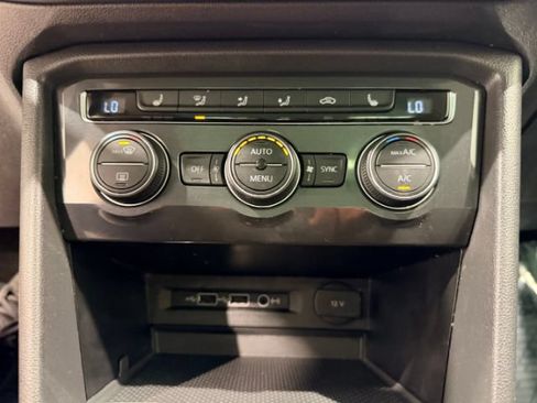 Used 2018 Volkswagen Tiguan SE w/ Panoramic Sunroof Package AWD/4WD image 46