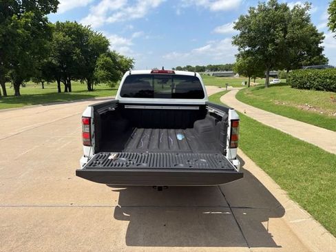 Used 2025 Nissan Frontier SV w/ SV Convenience Package RWD image 5