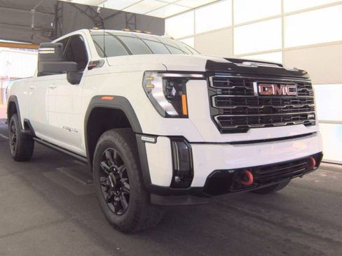 Used 2024 GMC Sierra 2500 AT4 w/ AT4 Premium Plus Package image 4