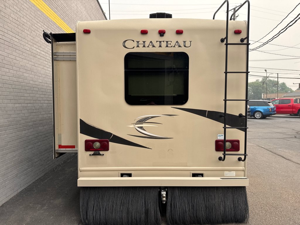 Used 2016 Ford E-450 and Econoline 450 Super Duty w/ Motorhome Prep Package RWD image 6