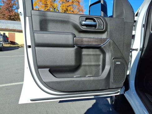 Used 2022 Chevrolet Silverado 2500 LTZ w/ LTZ Plus Package image 14