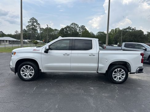 Used 2022 Chevrolet Silverado 1500 LTZ w/ LTZ Premium Package AWD/4WD image 8