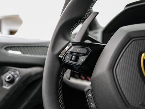 Used 2023 Lamborghini Huracan Tecnica image 19