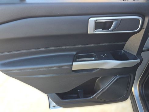 Used 2020 Ford Explorer XLT w/ Equipment Group 202A image 30