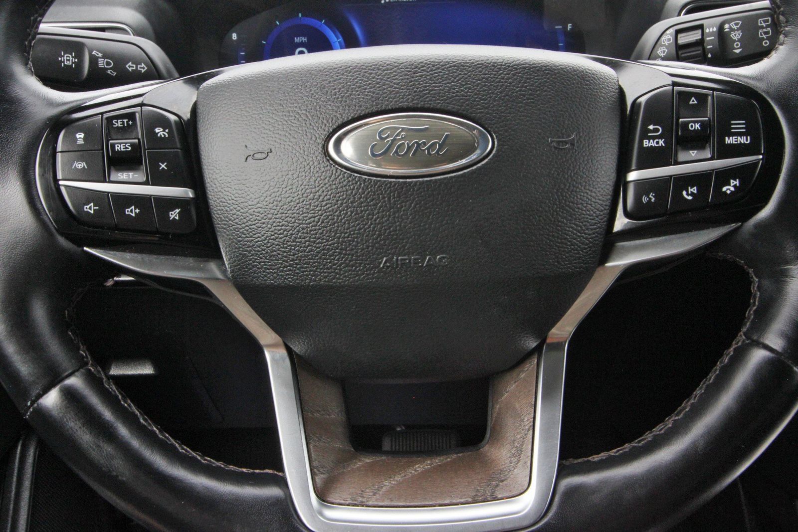 Used 2022 Ford Explorer Platinum w/ Equipment Group 601A RWD image 19