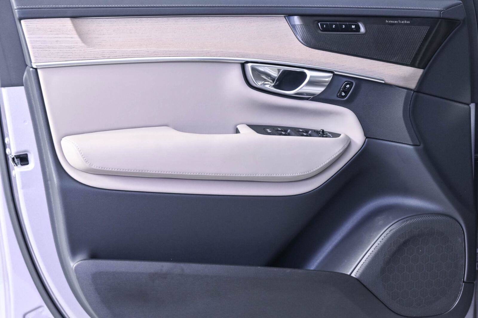 Certified 2026 Volvo XC90 B6 Plus AWD/4WD image 6