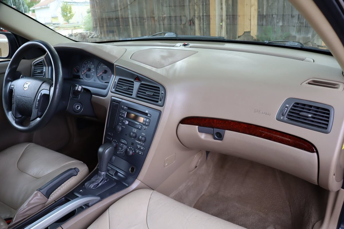 Used 2002 Volvo V70 Cross Country AWD/4WD image 17