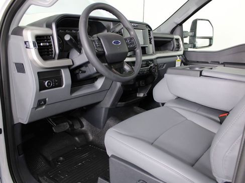 Used 2026 Ford F550 4x4 Regular Cab Super Duty w/ XL Chrome Package image 14