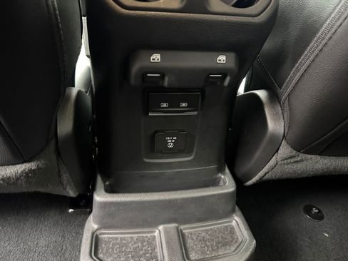 Used 2022 Jeep Wrangler Unlimited Sahara image 20