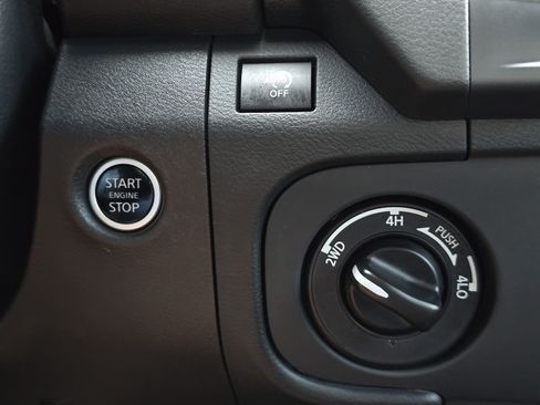 Used 2025 Nissan Frontier PRO-4X AWD/4WD image 22