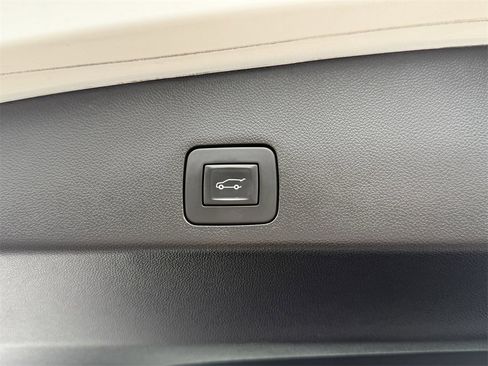 Used 2022 Buick Encore GX Essence w/ Experience Buick Package image 36