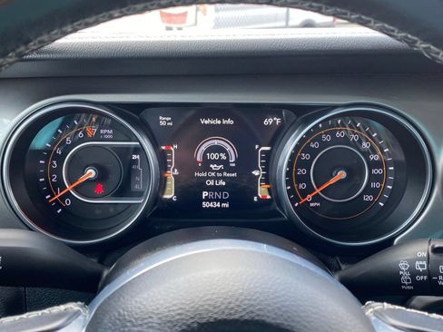 Used 2020 Jeep Wrangler Unlimited Sahara w/ Dual Top Group AWD/4WD image 26