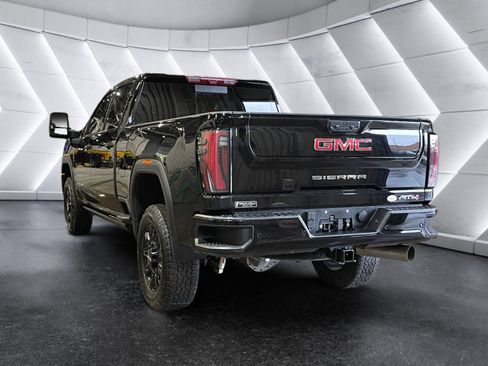 Used 2024 GMC Sierra 3500 AT4 w/ Technology Package AWD/4WD image 4