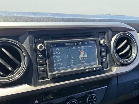 Used 2017 Toyota Tacoma SR5 w/ SR5 Appearance Package (SM) RWD image 12