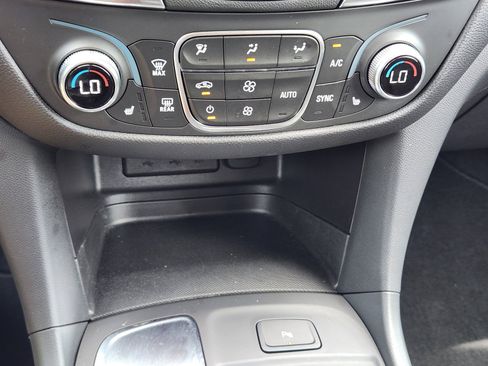 Used 2024 Chevrolet Equinox LT FWD image 14