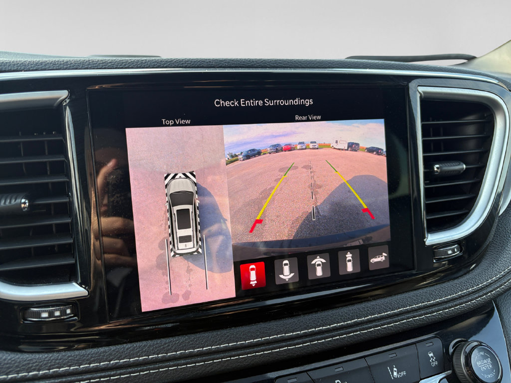 Used 2024 Chrysler Pacifica Premium FWD image 26