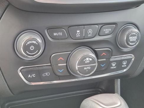 Used 2022 Jeep Cherokee Limited AWD/4WD image 21