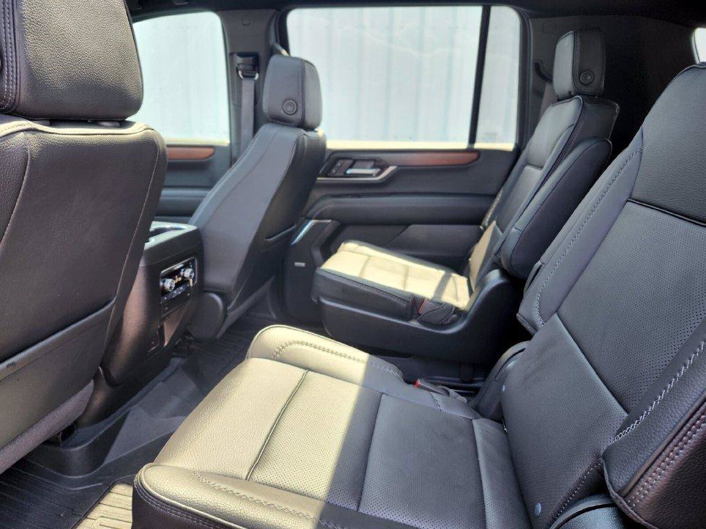 Used 2026 GMC Yukon XL Denali w/ Sun & Power Step Package AWD/4WD image 14