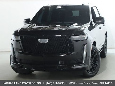 Used 2022 Cadillac Escalade Sport Platinum w/ LPO, ONYX Package AWD/4WD image 3
