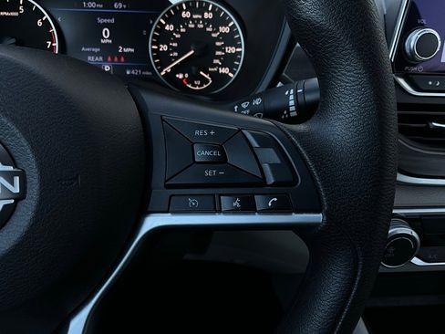 Used 2025 Nissan Altima 2.5 SV image 33