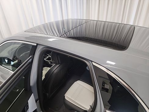 Used 2025 Porsche Cayenne image 33