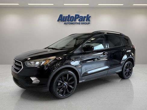 Used 2018 Ford Escape SE w/ SE Sport Appearance Package FWD image 3