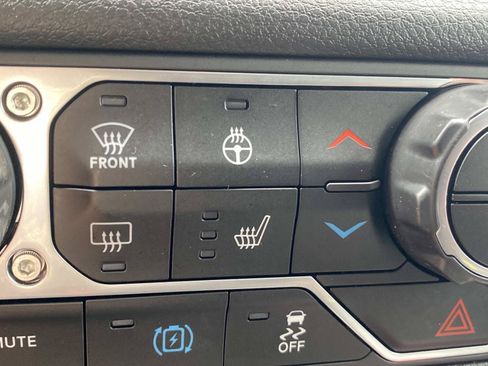 Used 2024 Jeep Wrangler Unlimited AWD/4WD image 31