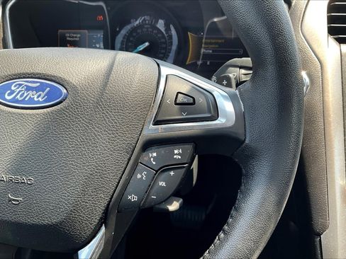 Used 2018 Ford Fusion SE w/ Fusion SE Technology Package FWD image 19
