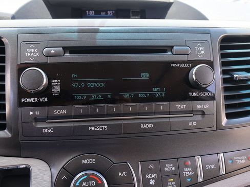 Used 2014 Toyota Sienna XLE FWD image 24