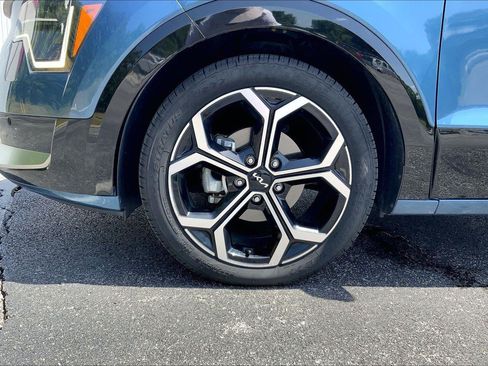 Used 2023 Kia Niro SX Touring FWD image 9