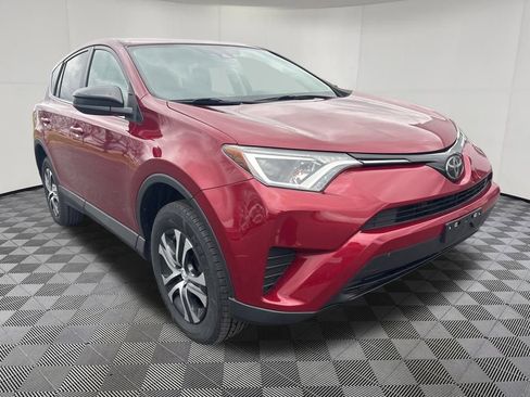 Used 2018 Toyota RAV4 LE image 7
