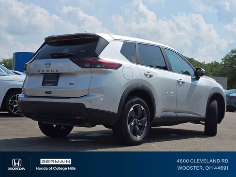 Used 2024 Nissan Rogue SV FWD image 13