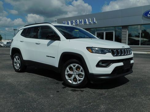 Used 2024 Jeep Compass Latitude image 2