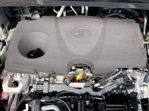 Used 2023 Toyota Sienna Limited FWD image 32