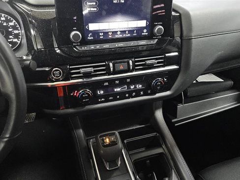 Used 2023 Nissan Pathfinder SV w/ SV Premium Package image 8