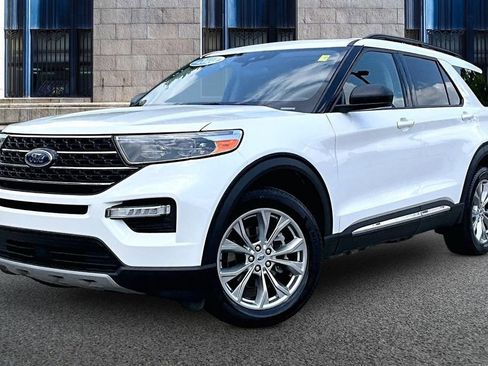 Certified 2023 Ford Explorer XLT w/ Equipment Group 202A AWD/4WD image 2