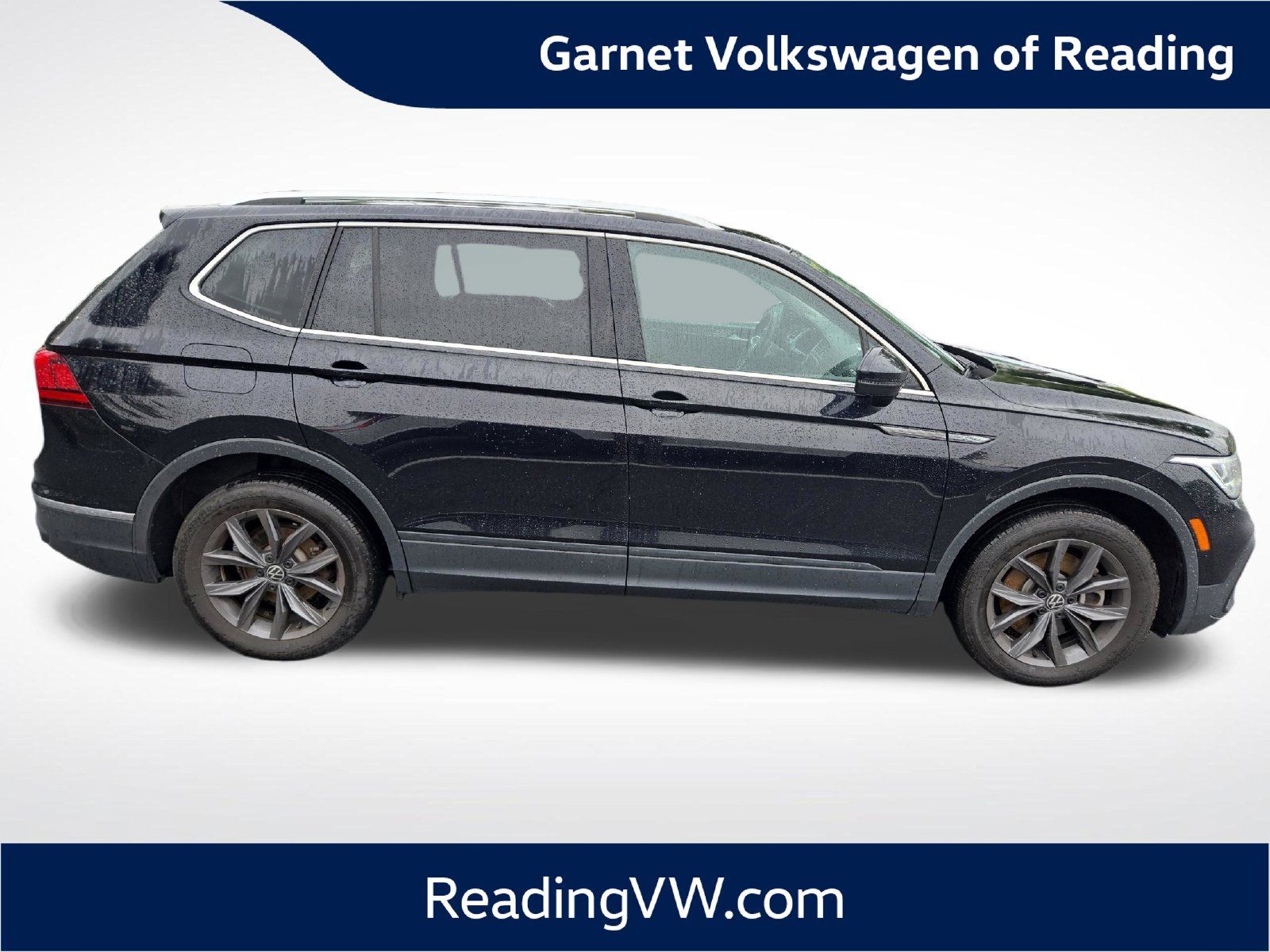 Used 2023 Volkswagen Tiguan SE w/ Panoramic Sunroof Package FWD image 6