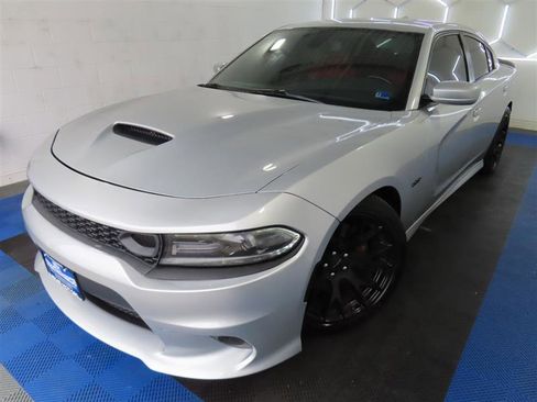Used 2020 Dodge Charger Scat Pack RWD image 4