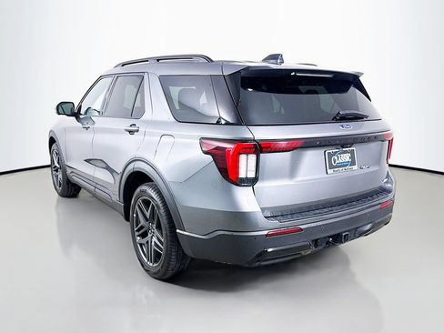 Used 2025 Ford Explorer ST-Line w/ ST-Line Street Pack AWD/4WD image 5