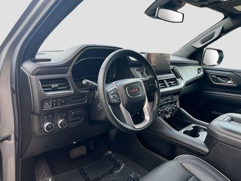 Used 2023 GMC Yukon SLT w/ SLT Premium Package AWD/4WD image 9