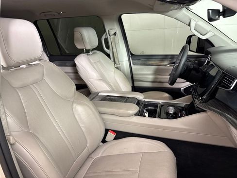 Used 2022 Jeep Wagoneer Series II RWD image 19