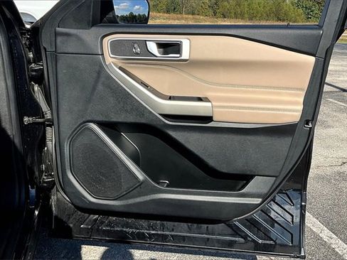 Used 2022 Ford Explorer XLT w/ Equipment Group 202A image 29