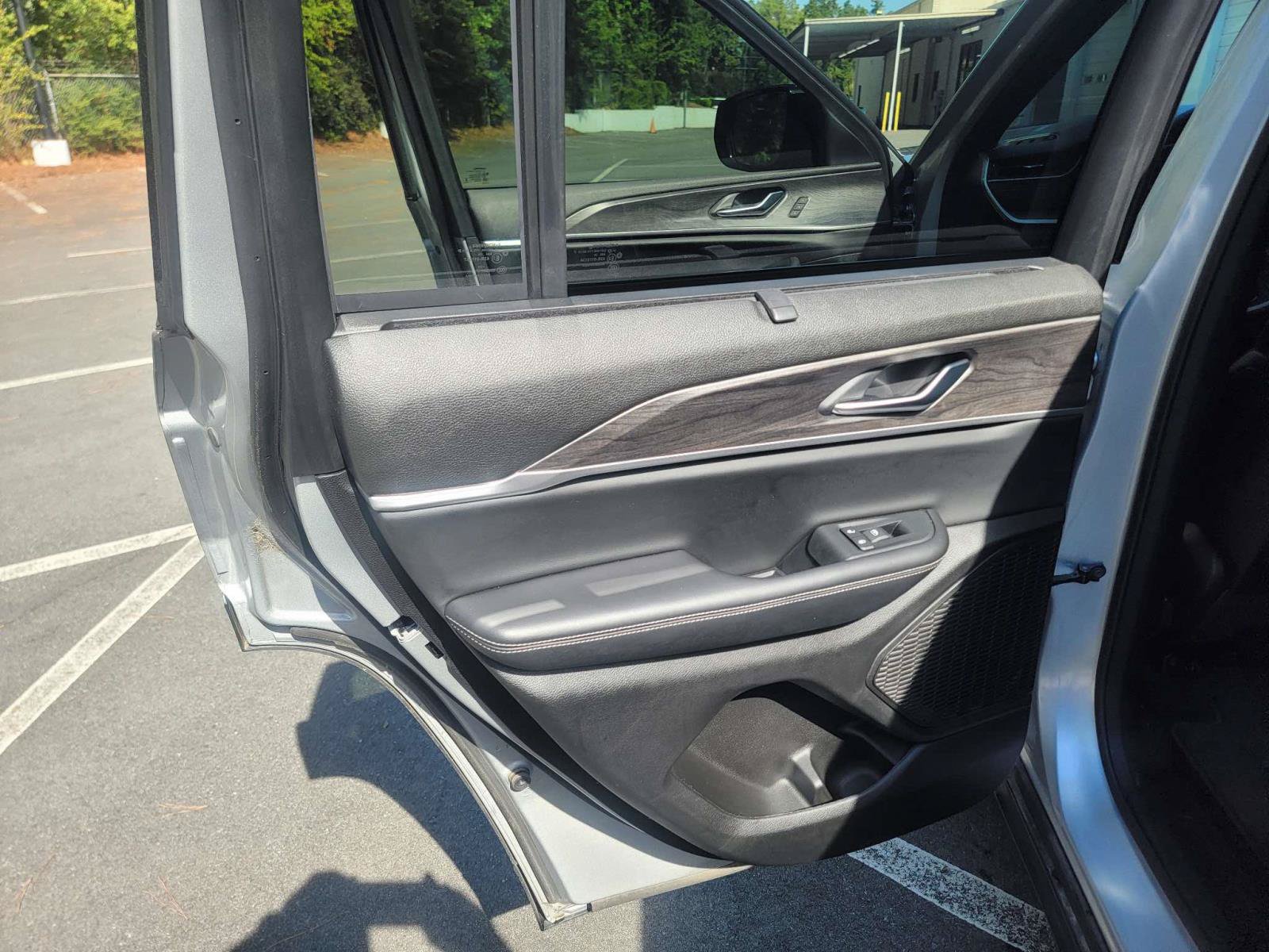 Certified 2025 Jeep Grand Cherokee Limited w/ Luxury Tech Group II RWD image 13
