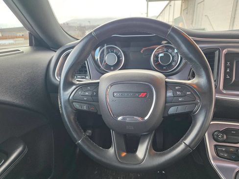 Used 2015 Dodge Challenger SXT image 5