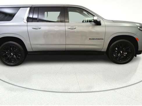 Used 2023 Chevrolet Suburban Premier AWD/4WD image 10