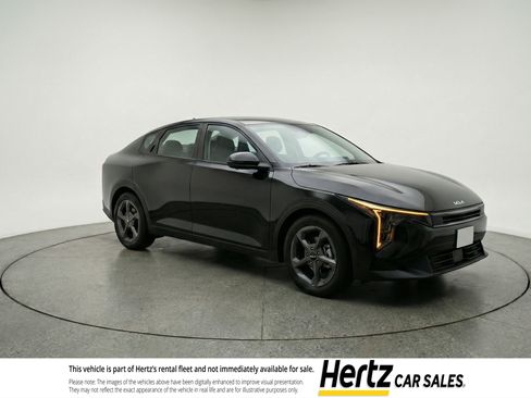 Used 2025 Kia K4 LXS image 1