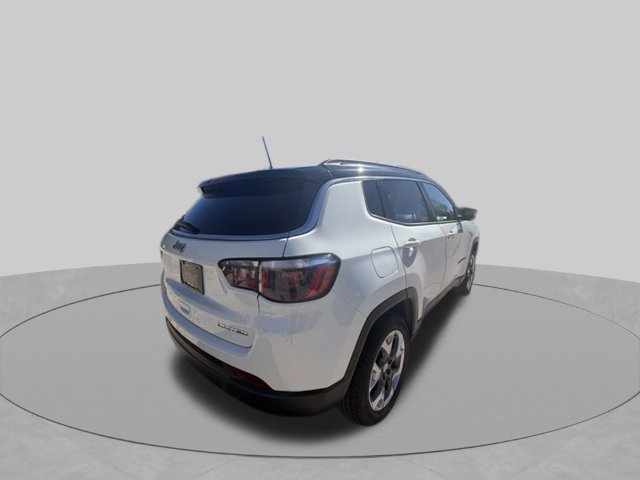 Used 2018 Jeep Compass Limited AWD/4WD image 3