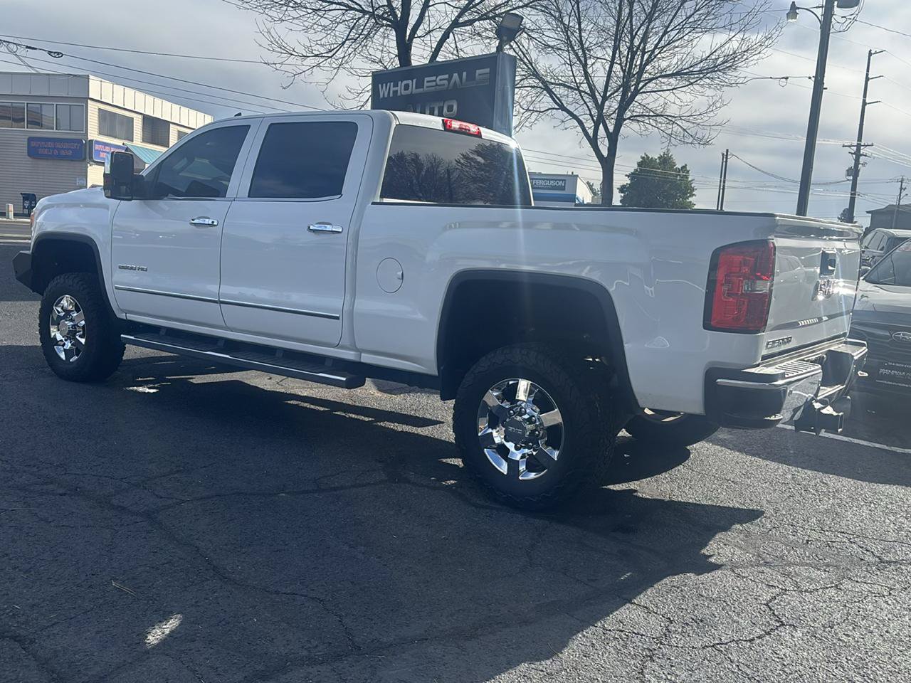 Used 2019 GMC Sierra 2500 SLT w/ Duramax Plus Package AWD/4WD image 3